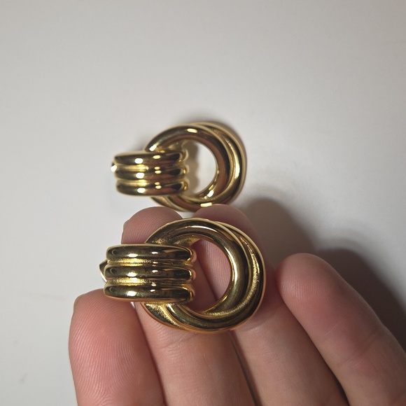 Nwt Non Tarnish knot earrings Heaven Mayhem Inspired - Picture 8 of 8